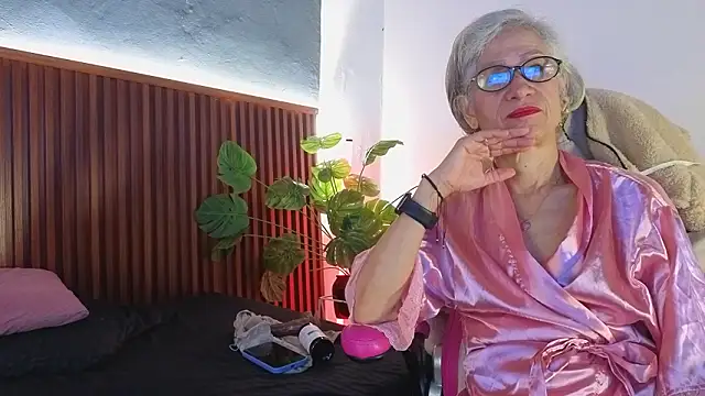 miss monserrate01 online show from February 11, 2026, 1:05 pm