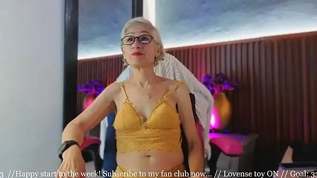 miss monserrate01 online show from February 20, 2026, 1:11 pm