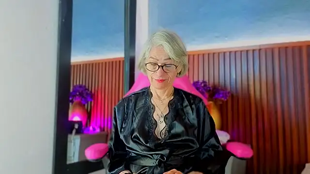 miss monserrate01 online show from April 9, 2026, 1:49 pm