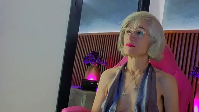 miss monserrate01 online show from May 21, 2026, 1:18 pm