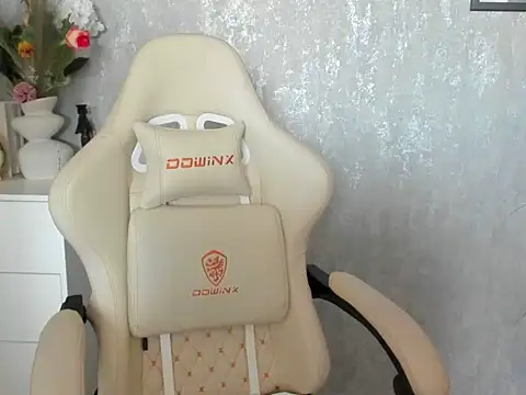 MistressMiia online show from March 10, 2026, 8:08 am