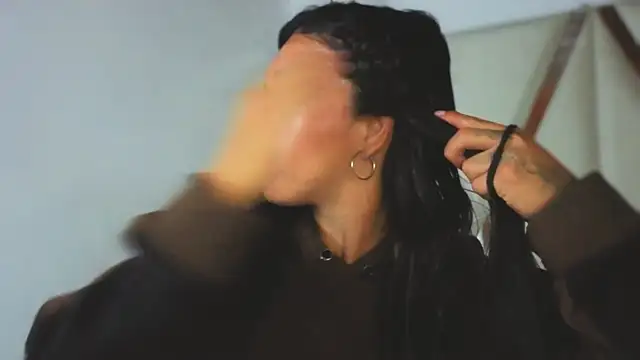 MeelFox online show from April 11, 2026, 1:37 pm