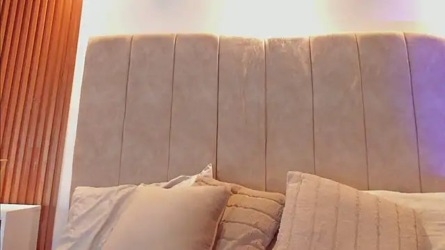  Laura saenz1 online show from February 3, 2026, 12:21 pm