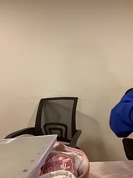 Sara Fernandez  online show from March 19, 2026, 2:10 pm