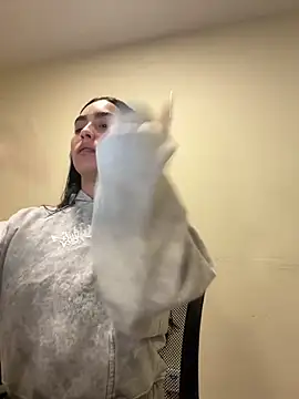 Sara Fernandez  online show from March 31, 2026, 2:06 pm