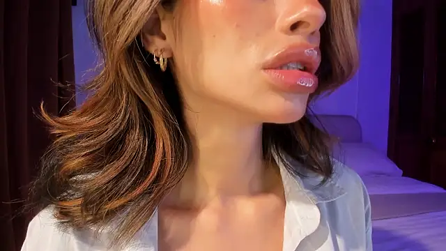 Snapshot of ConnieDeep chatting on March 9, 2026, 9:35 am ConnieDeep online show from March 9, 2026, 9:35 am