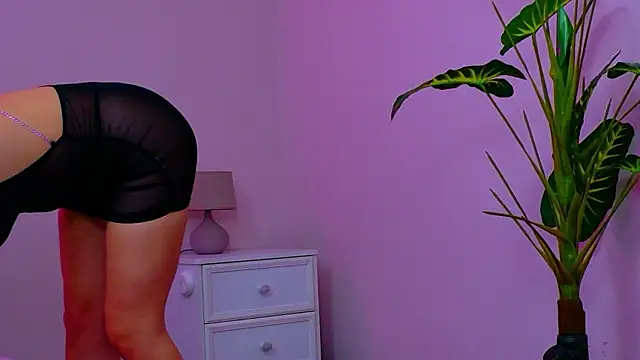 Snapshot of Ivorym00n chatting on February 26, 2026, 5:17 am Ivorym00n online show from February 26, 2026, 5:17 am