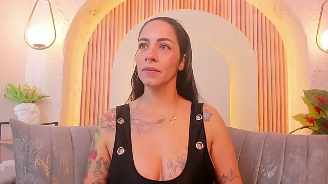 violet scott  online show from February 27, 2026, 10:26 am