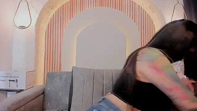 violet scott  online show from April 7, 2026, 10:26 am