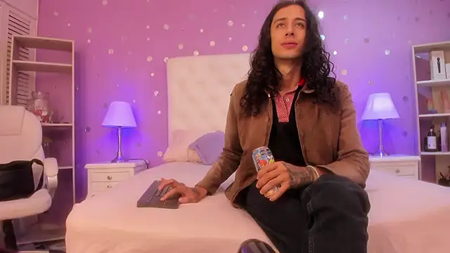 Snapshot of Goldentemptation_ chatting on March 6, 2026, 7:54 pm Goldentemptation online show from March 6, 2026, 7:54 pm