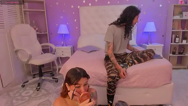 Snapshot of Goldentemptation_ chatting on March 13, 2026, 8:04 pm Goldentemptation online show from March 13, 2026, 8:04 pm