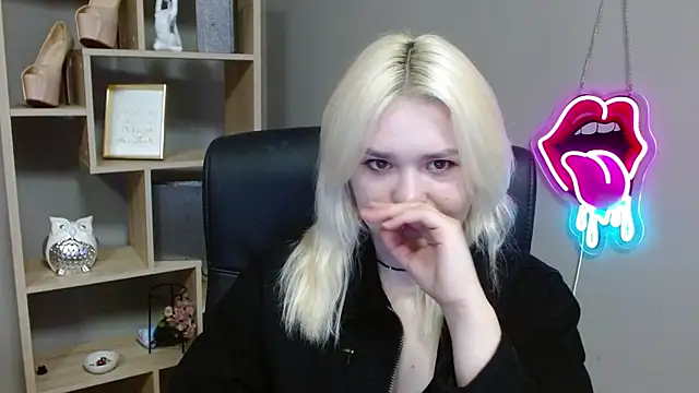 SweetLilyxo online show from February 23, 2026, 7:39 am