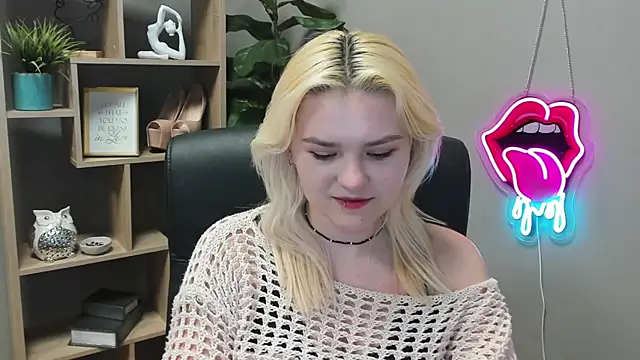 Snapshot of SweetLilyxo chatting on March 3, 2026, 7:25 am SweetLilyxo online show from March 3, 2026, 7:25 am