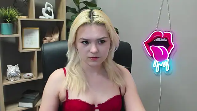 Snapshot of SweetLilyxo chatting on March 4, 2026, 7:25 am SweetLilyxo online show from March 4, 2026, 7:25 am