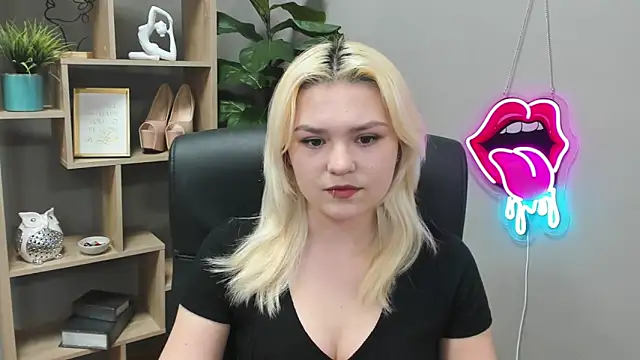 Snapshot of SweetLilyxo chatting on March 7, 2026, 7:27 am SweetLilyxo online show from March 7, 2026, 7:27 am
