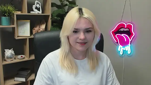 Snapshot of SweetLilyxo chatting on March 10, 2026, 2:22 pm SweetLilyxo online show from March 10, 2026, 2:22 pm