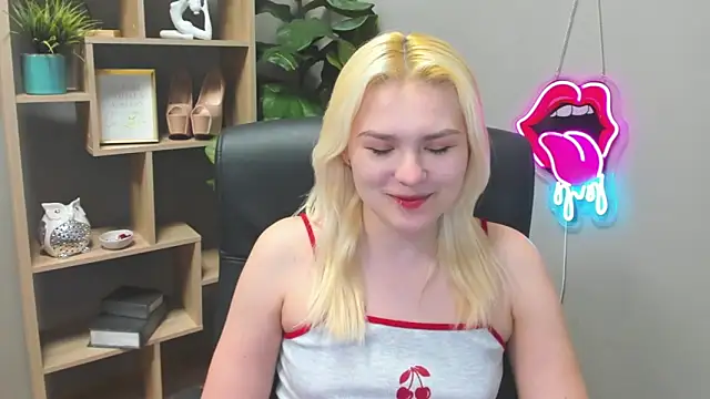 Snapshot of SweetLilyxo chatting on March 27, 2026, 7:25 am SweetLilyxo online show from March 27, 2026, 7:25 am