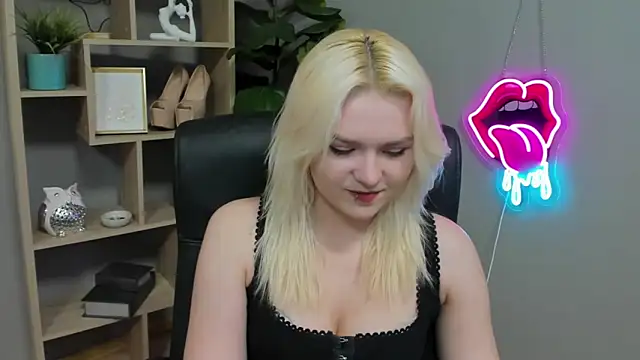 Snapshot of SweetLilyxo chatting on March 29, 2026, 1:33 pm SweetLilyxo online show from March 29, 2026, 1:33 pm