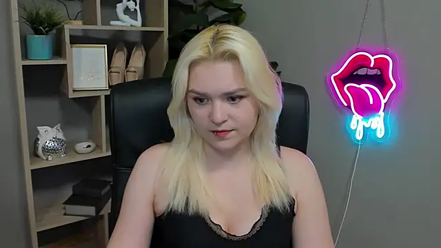 Snapshot of SweetLilyxo chatting on March 30, 2026, 6:25 am SweetLilyxo online show from March 30, 2026, 6:25 am