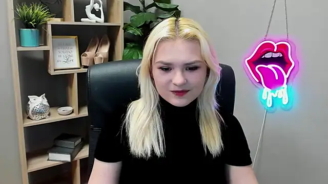 Snapshot of SweetLilyxo chatting on April 2, 2026, 1:31 pm SweetLilyxo online show from April 2, 2026, 1:31 pm