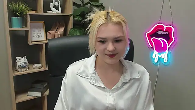 Snapshot of SweetLilyxo chatting on April 3, 2026, 6:33 am SweetLilyxo online show from April 3, 2026, 6:33 am