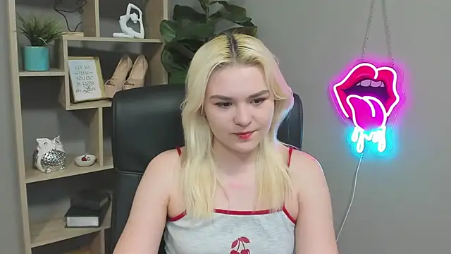 Snapshot of SweetLilyxo chatting on April 11, 2026, 6:29 am SweetLilyxo online show from April 11, 2026, 6:29 am