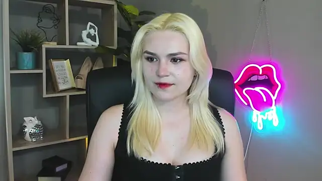Snapshot of SweetLilyxo chatting on April 28, 2026, 1:27 pm SweetLilyxo online show from April 28, 2026, 1:27 pm