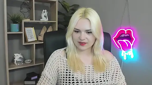Snapshot of SweetLilyxo chatting on May 3, 2026, 6:30 am SweetLilyxo online show from May 3, 2026, 6:30 am