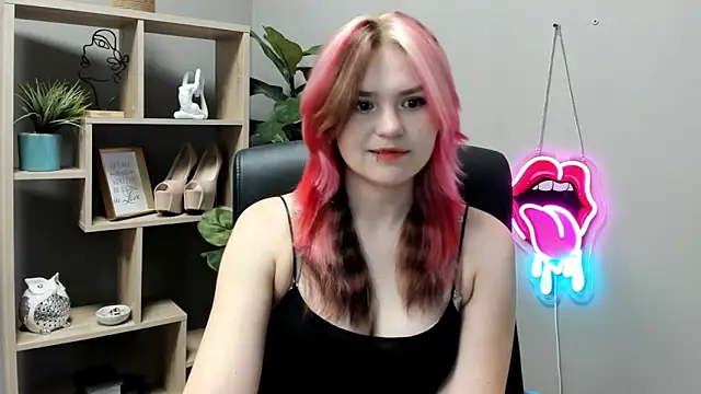 Snapshot of SweetLilyxo chatting on June 11, 2026, 7:06 am SweetLilyxo online show from June 11, 2026, 7:06 am