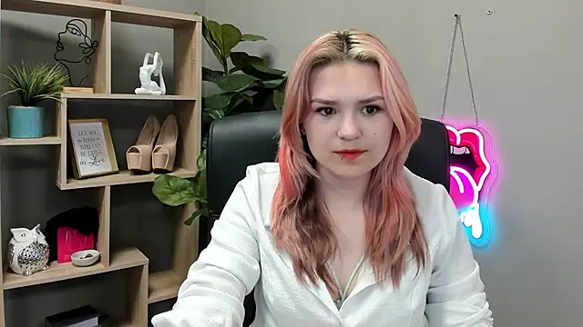 SweetLilyxo online show from July 3, 2026, 6:31 am