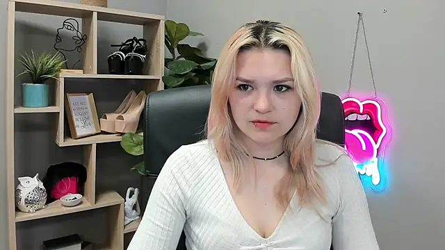SweetLilyxo online show from July 29, 2026, 6:33 am