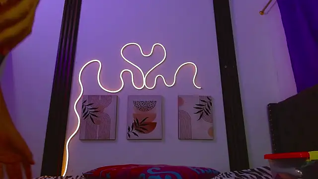 Snapshot of miss_caty chatting on April 14, 2026, 11:44 pm miss caty online show from April 14, 2026, 11:44 pm