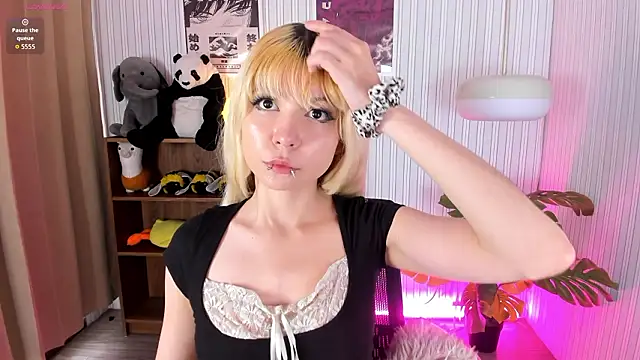 Laukyubey1 online show from February 11, 2026, 8:03 pm