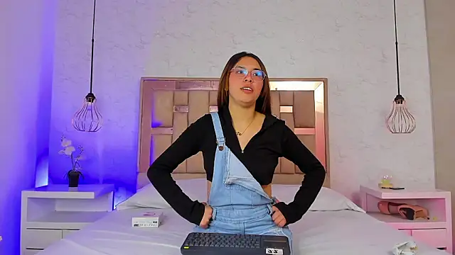 ChloeSteele online show from February 10, 2026, 4:05 am