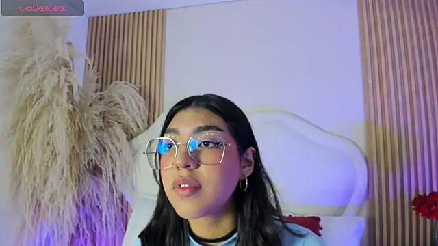 rebeca taylor online show from February 28, 2026, 3:07 am