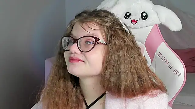 ChloeHalses online show from February 4, 2026, 5:24 am