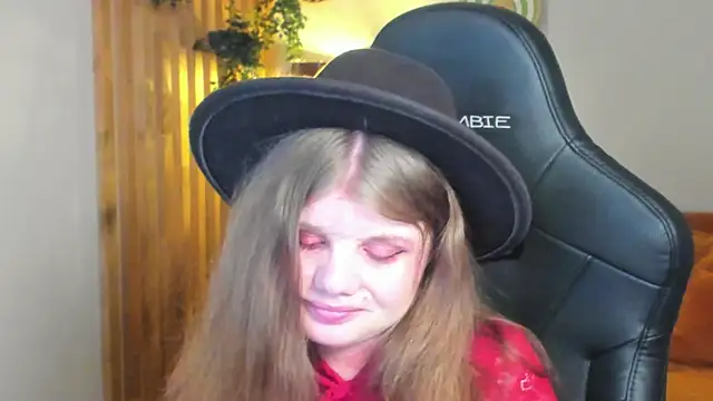 ChloeHalses online show from May 10, 2026, 5:07 pm