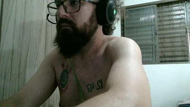 Snapshot of Redlovecouple chatting on February 12, 2026, 3:07 pm Redlovecouple online show from February 12, 2026, 3:07 pm