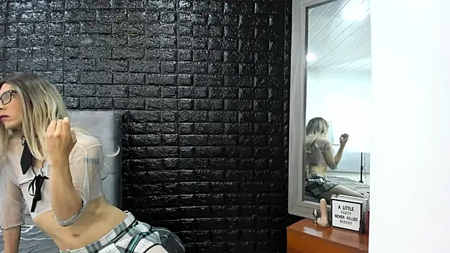 Snapshot of Calopezreal_ chatting on February 23, 2026, 1:08 pm Calopezreal online show from February 23, 2026, 1:08 pm