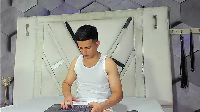 Snapshot of GoldenBoyM chatting on February 10, 2026, 2:37 am GoldenBoyM online show from February 10, 2026, 2:37 am