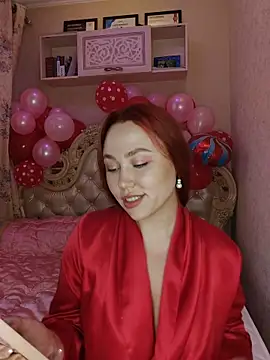 Snapshot of LolaaMint_ chatting on February 14, 2026, 12:13 pm LolaaMint online show from February 14, 2026, 12:13 pm