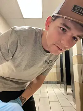 Snapshot of Horus1922 chatting on February 25, 2026, 5:33 pm Horus1922 online show from February 25, 2026, 5:33 pm