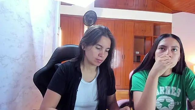 Snapshot of Emily_and_Soffy chatting on February 5, 2026, 12:10 pm Emily and Soffy online show from February 5, 2026, 12:10 pm