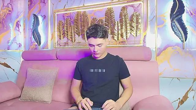 Snapshot of FemNoa chatting on February 20, 2026, 7:25 pm FemNoa online show from February 20, 2026, 7:25 pm