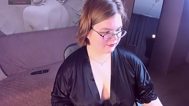 Snapshot of MaryFloree chatting on February 8, 2026, 3:43 am MaryFloree online show from February 8, 2026, 3:43 am