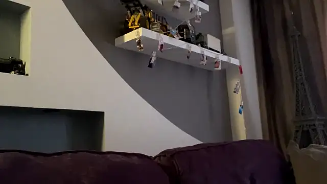 JeneeEady online show from February 8, 2026, 8:07 am