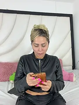 Snapshot of Angelicalove07 chatting on February 18, 2026, 10:17 pm Angelicalove07 online show from February 18, 2026, 10:17 pm