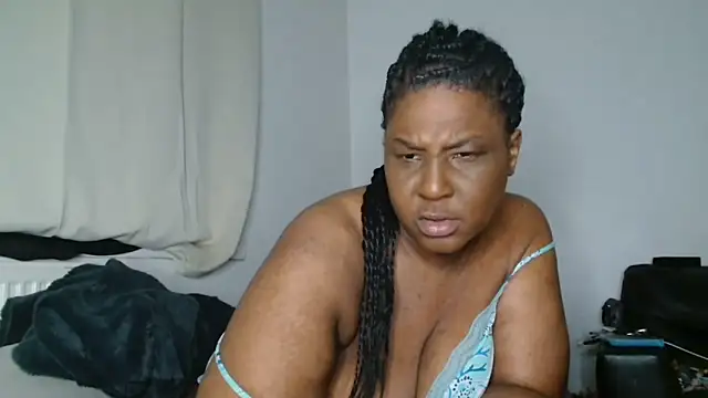 CurvySashia online show from June 23, 2026, 2:42 am
