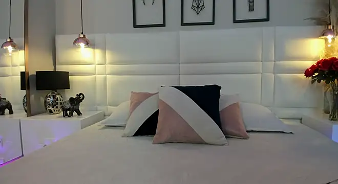 Snapshot of RaquelHyde_ chatting on June 18, 2026, 8:13 pm RaquelHyde online show from June 18, 2026, 8:13 pm