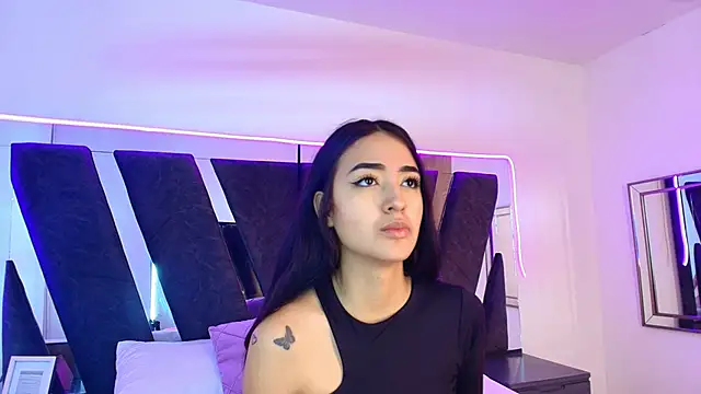 sophia love   online show from February 16, 2026, 2:02 pm